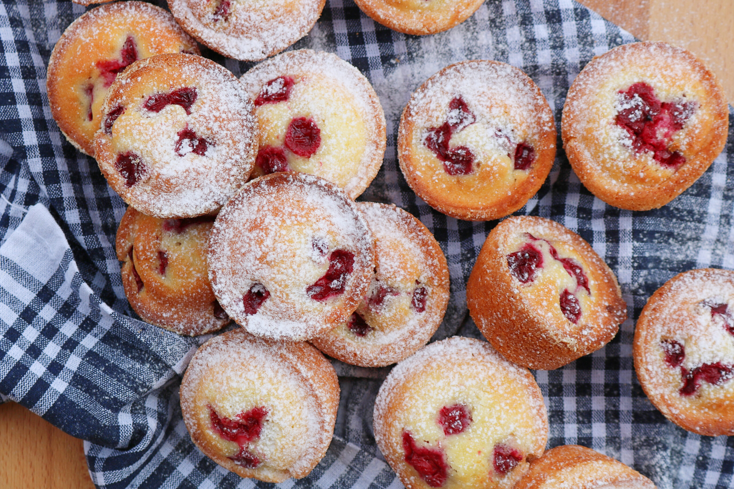 мафини со вишна