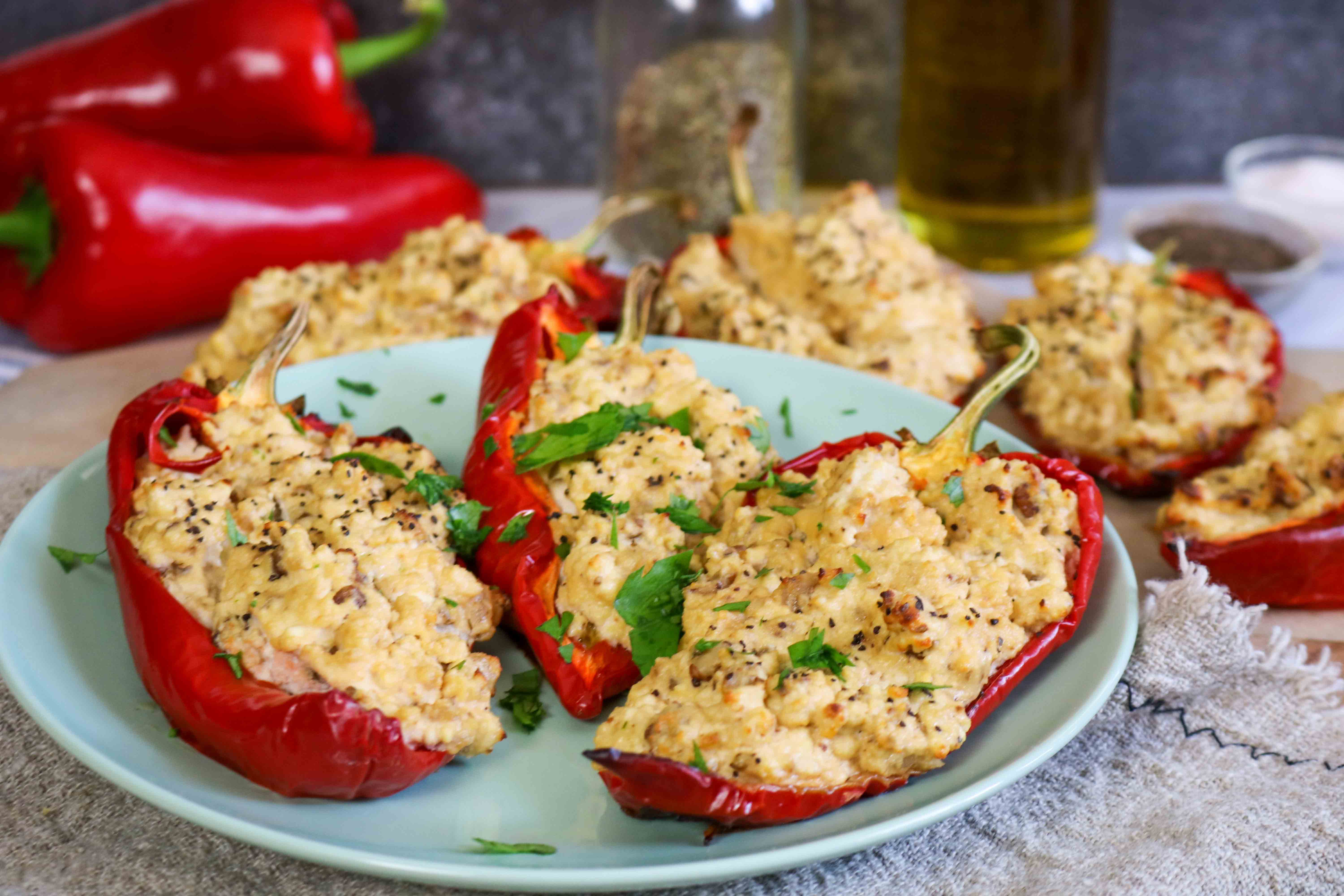 peceni piperki so urda i orevi  piperki so urda i orevi