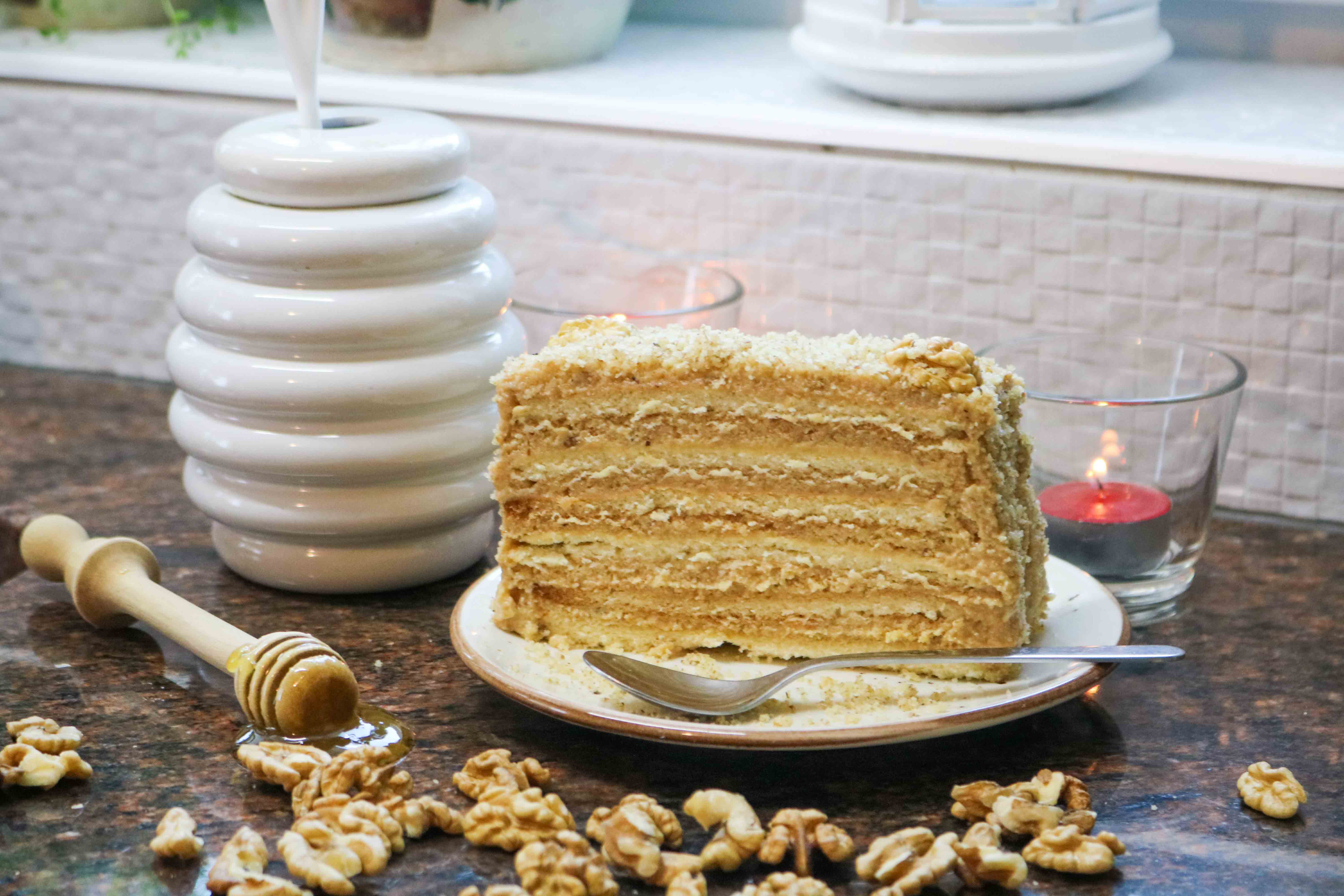 мед торта со ореви